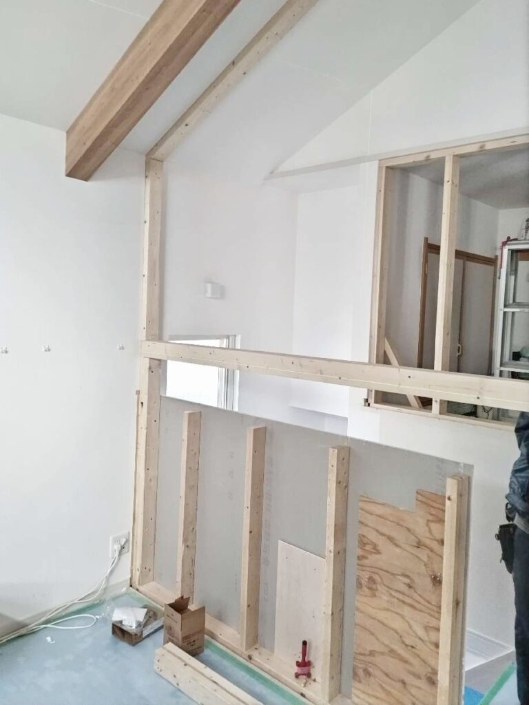 壁材を張っていきます。