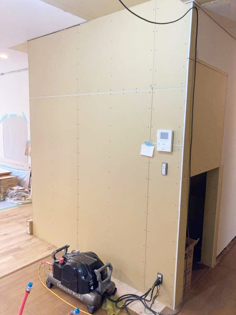 ｷｯﾁﾝの壁には、耐震の強度を補うために、耐震壁を施工しました。