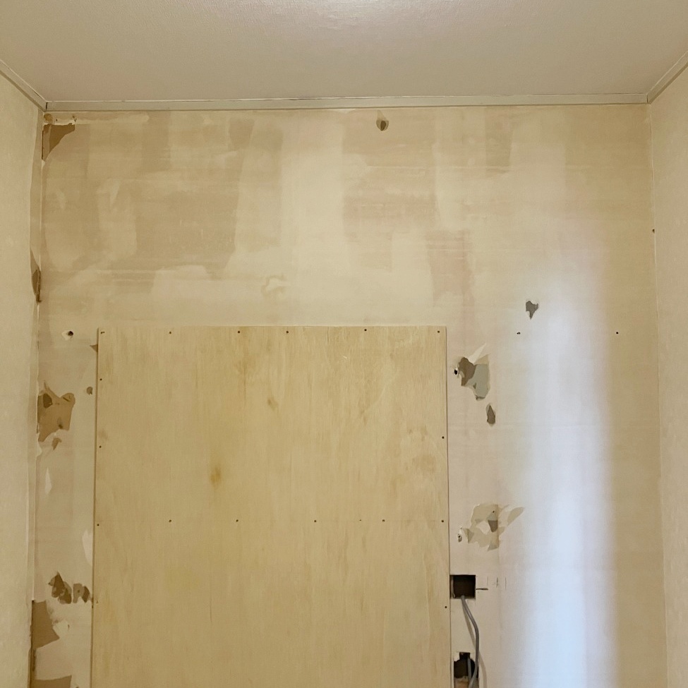 上部には吊戸棚を設置します。