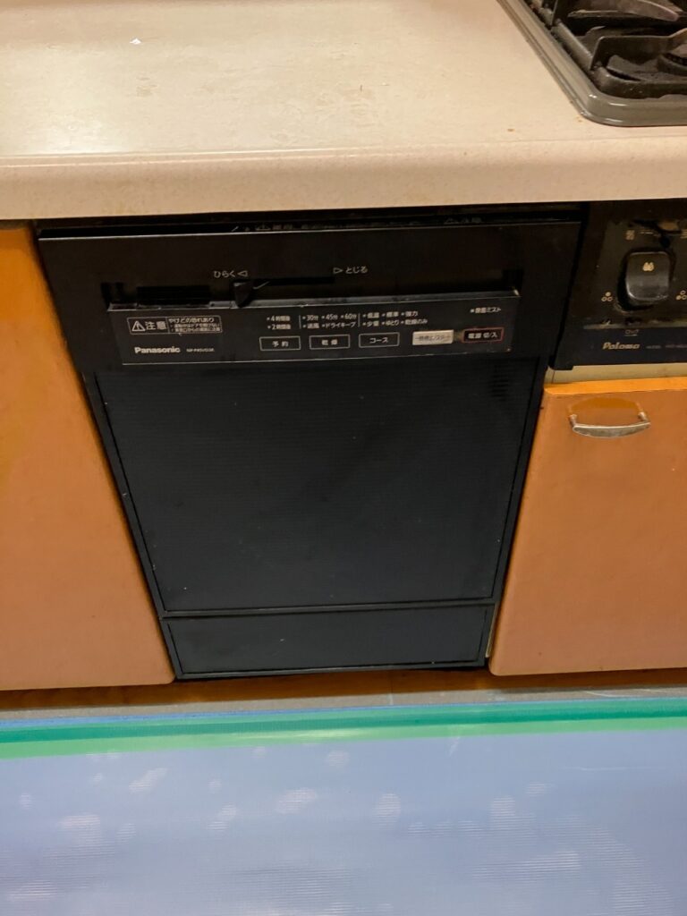 ﾋﾞﾙﾄｲﾝ食洗器。汚れが目立ってきていました。