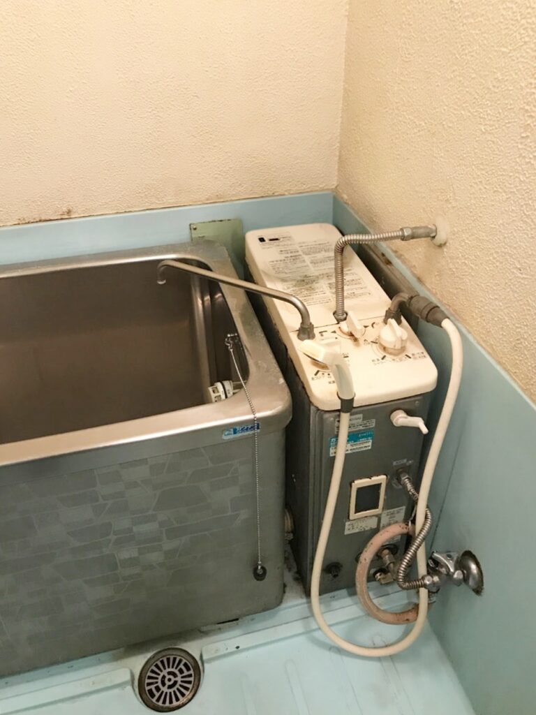 ﾊﾞﾗﾝｽ釜式の浴室。ﾊﾞﾗﾝｽ釜を取り替えます。