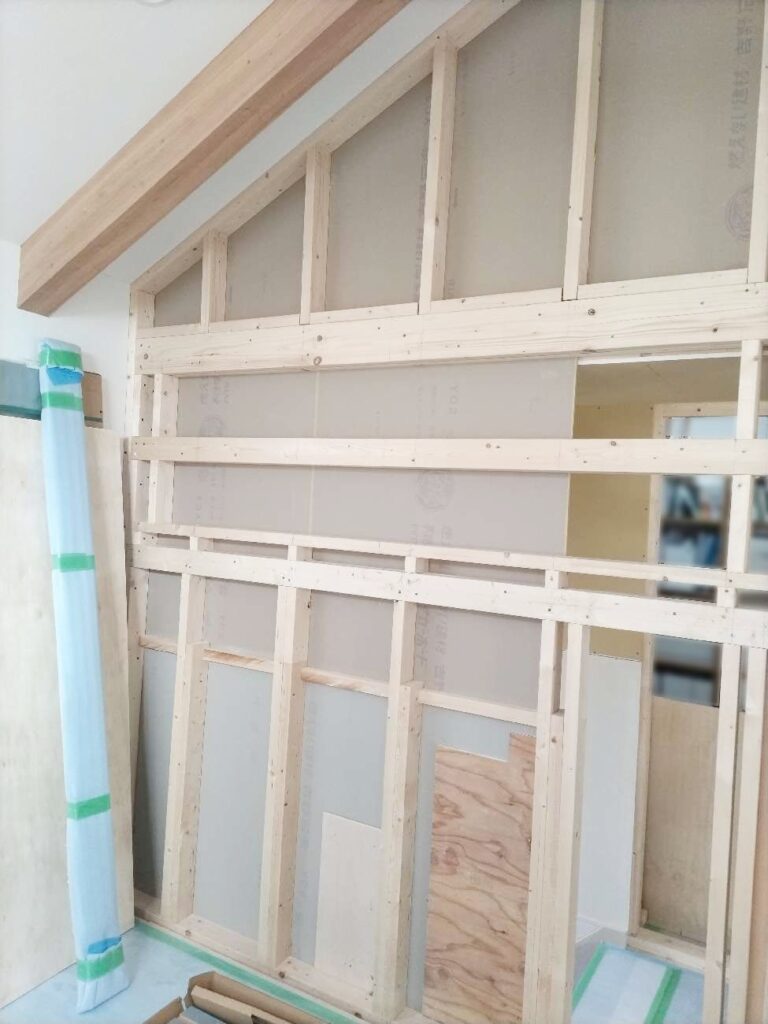 ﾆｯﾁ部分は空けて枠を組みます。