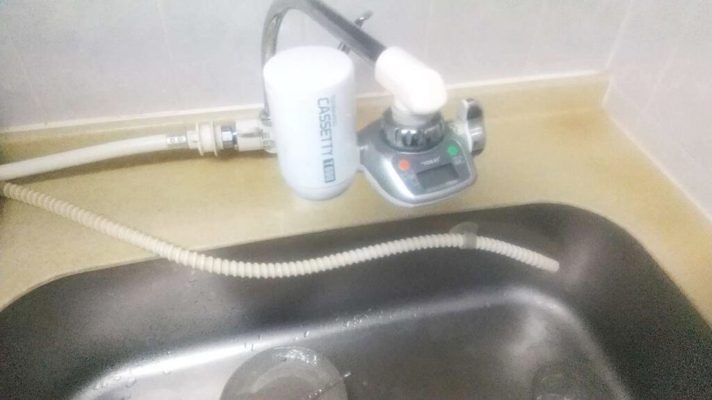 ｷｯﾁﾝ水栓を取り替えます。