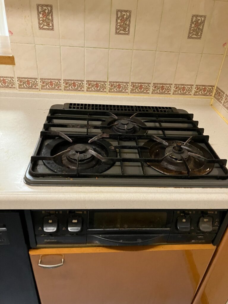 隙間や凹凸が多く、お掃除が大変でした。