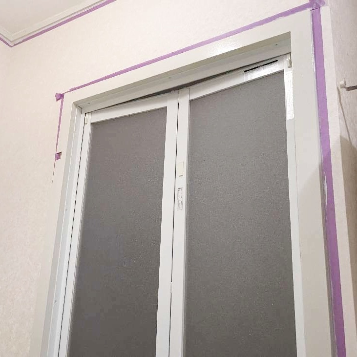 浴室のﾄﾞｱ枠を塗装しました。