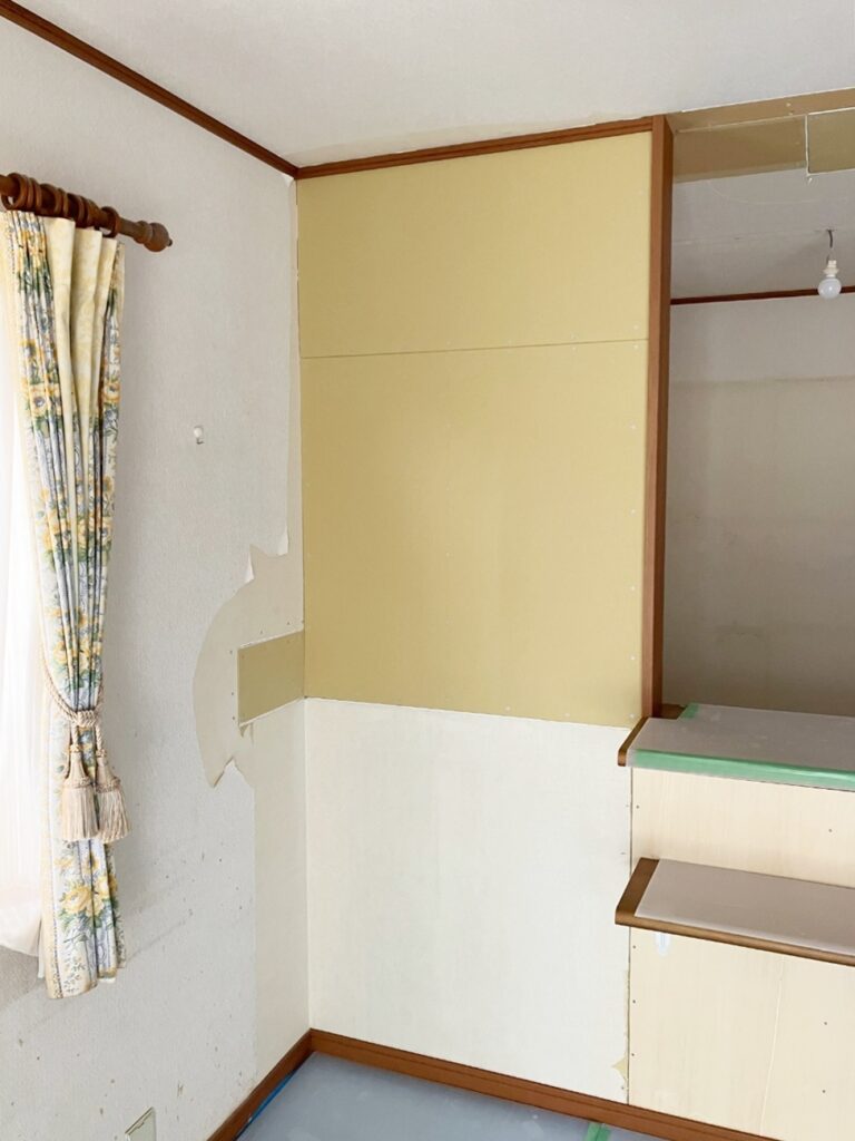 ﾘﾋﾞﾝｸﾞ側にも下地を施工していきます。