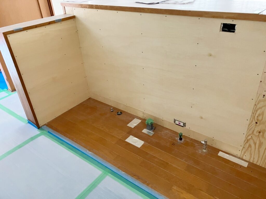 ｷｯﾁﾝ内側下地施工完了。