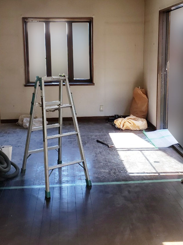 家具等を搬出。