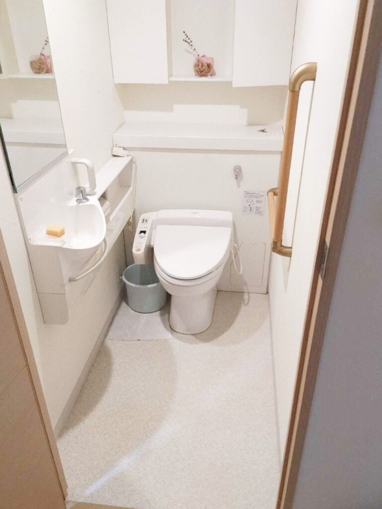 袖ﾘﾓｺﾝﾀｲﾌﾟの便座でした。