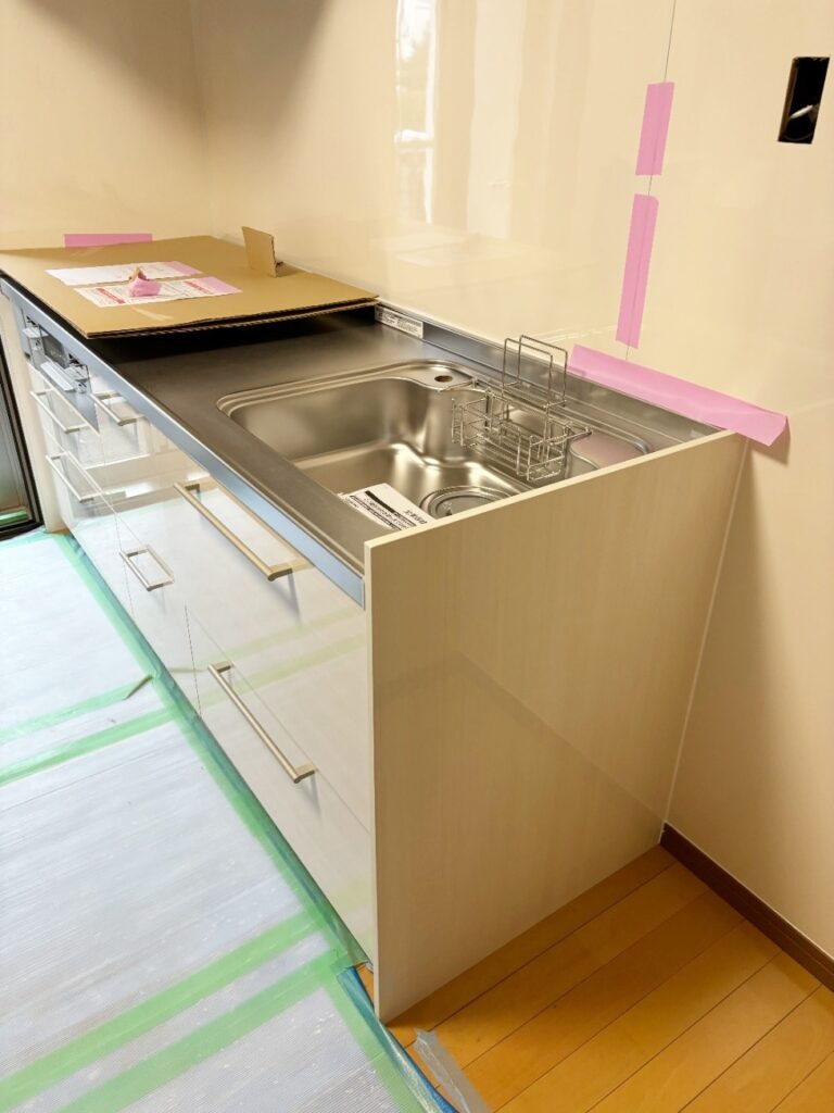 新規ｷｯﾁﾝ下台設置完了。