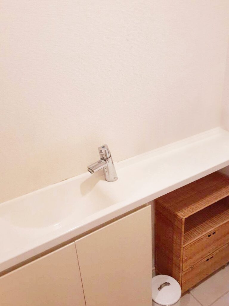 手洗い器は取り替えます。