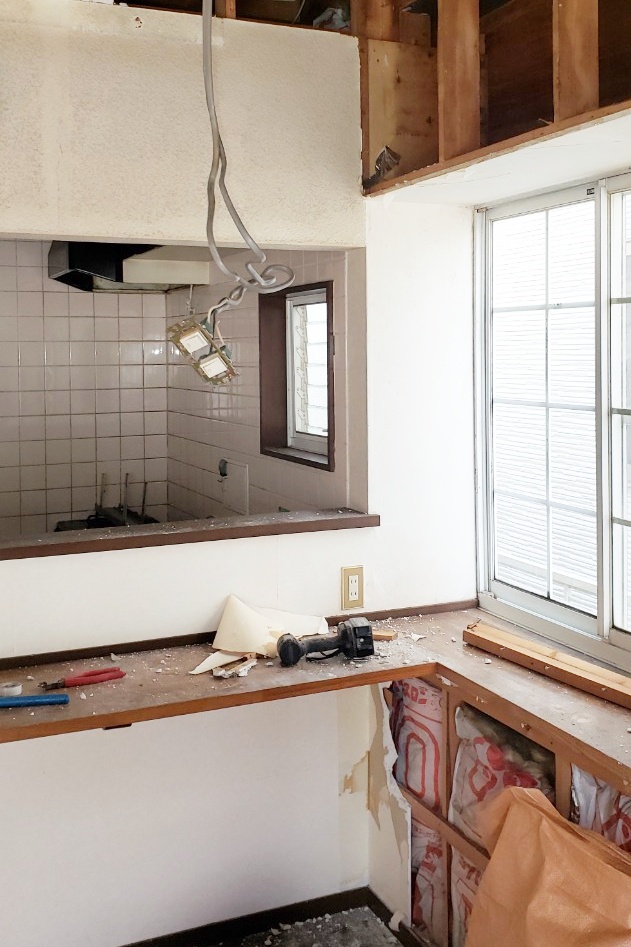 ｷｯﾁﾝ解体中。