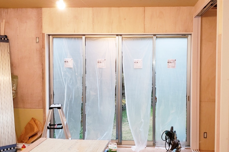 大きな窓なので、光がたくさん入り、明るいです。