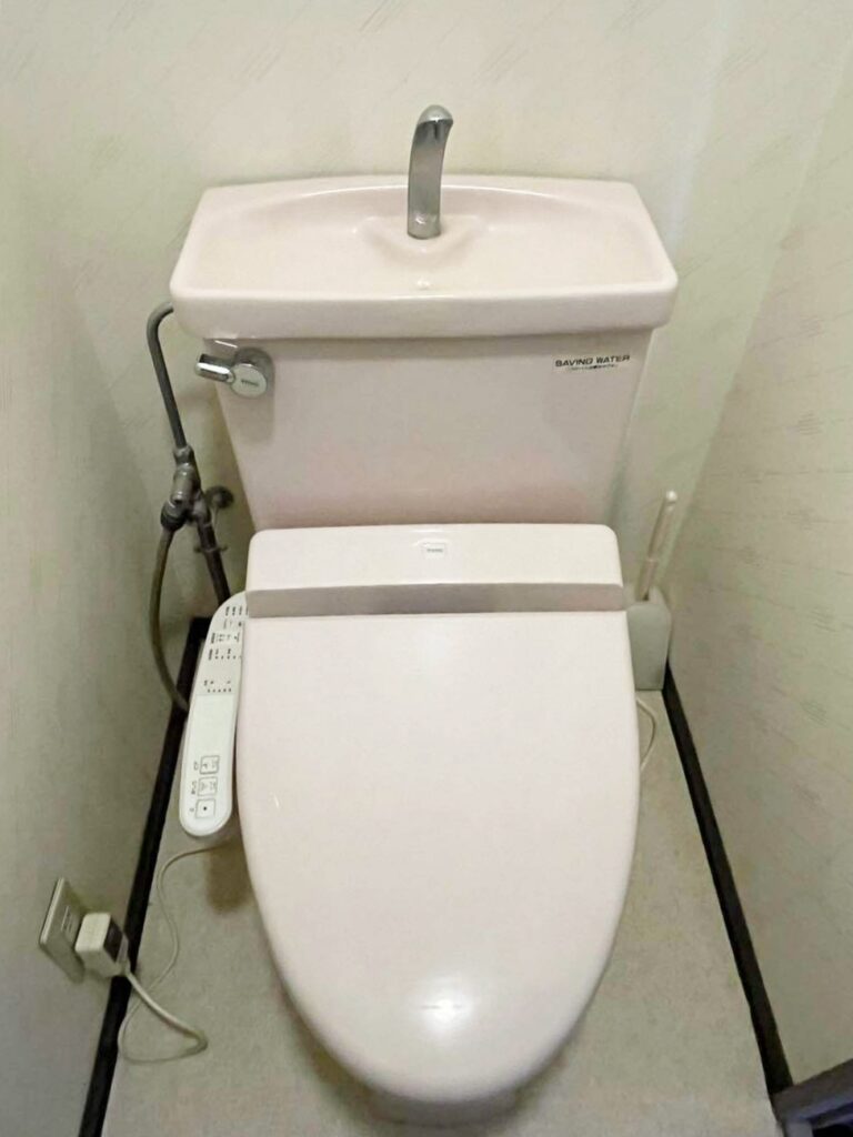 本体交換、内装を貼り替えます。