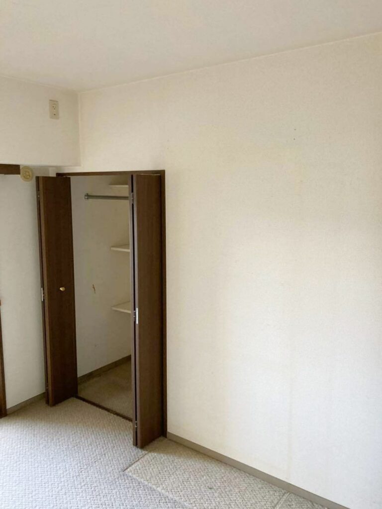 【洋室】
洋室内のｸﾛｰｾﾞｯﾄは内部を使いやすくﾘﾌｫｰﾑします。