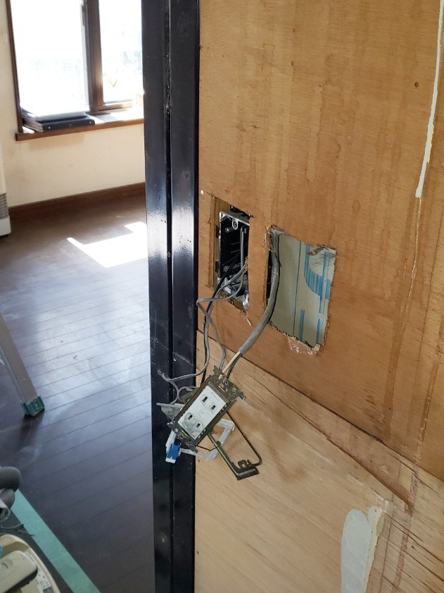 ｷｯﾁﾝ壁解体。