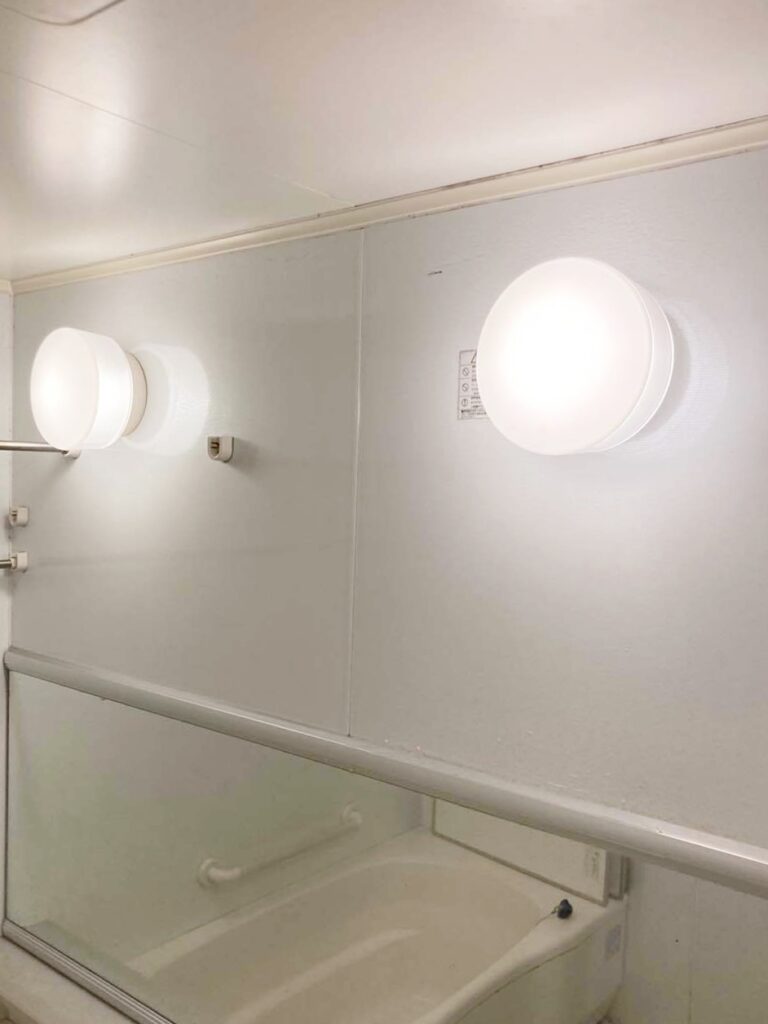 天井と壁の間のﾊﾟｯｷﾝに黒ｶﾋﾞがみられました。