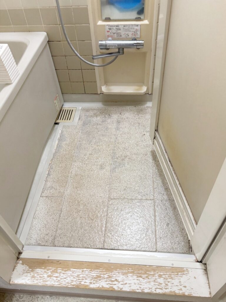 床の汚れもなかなか落ちにくくなっていました。