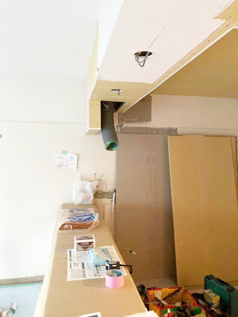 事前に開口し、確認したおかげでｽﾑｰｽﾞにﾀﾞｸﾄ工事が出来ました。