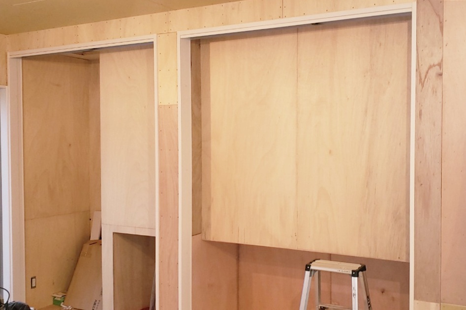 収納内部施工中。