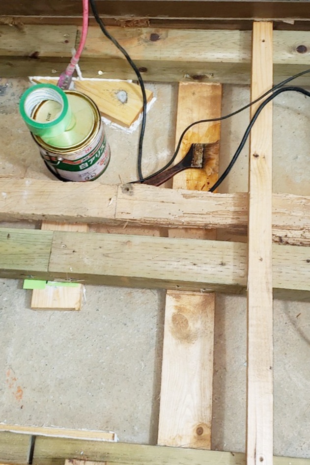 ｼﾛｱﾘ予防剤を塗布します。