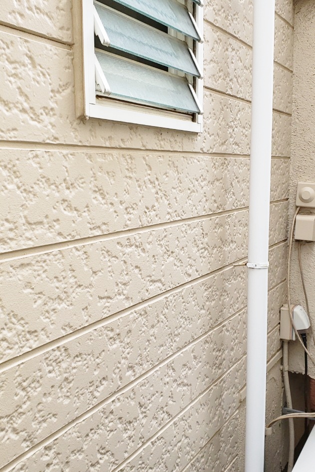 目地部分などに傷みがみられました。