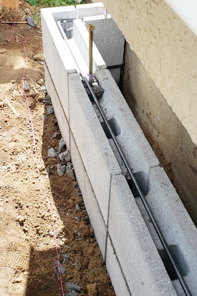 強度を上げるために鉄筋を設置していきます。