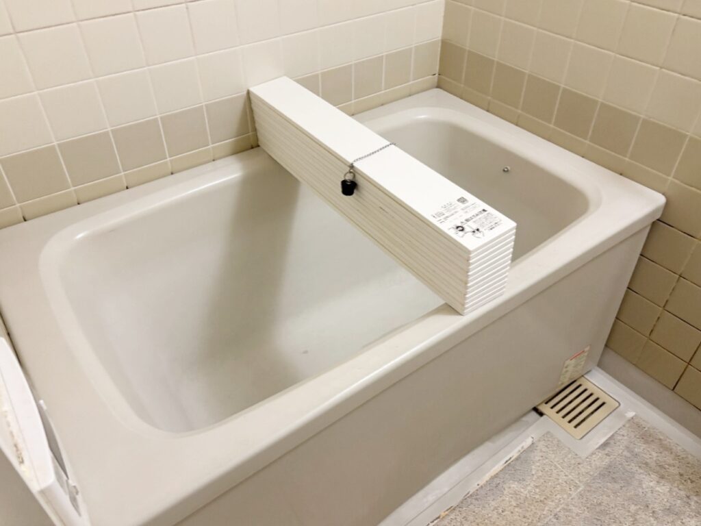 浴室ﾘﾌｫｰﾑのきっかけはﾊﾞｽﾀﾌﾞにﾋﾋﾞが入ったことでした。