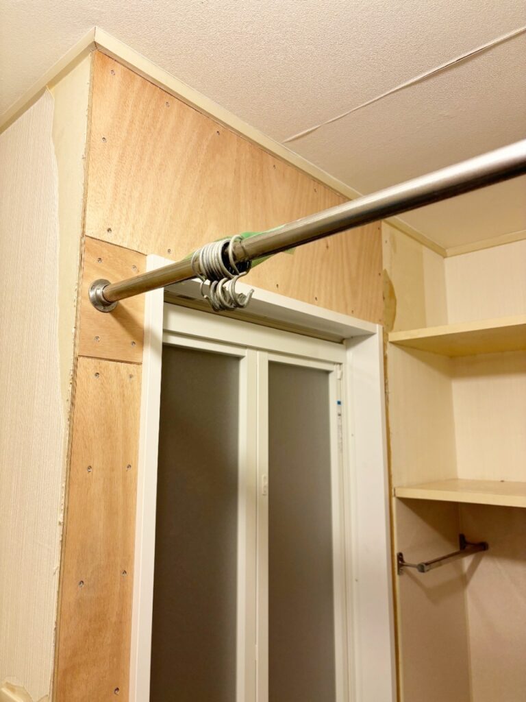 浴室ﾄﾞｱを取り付けました。