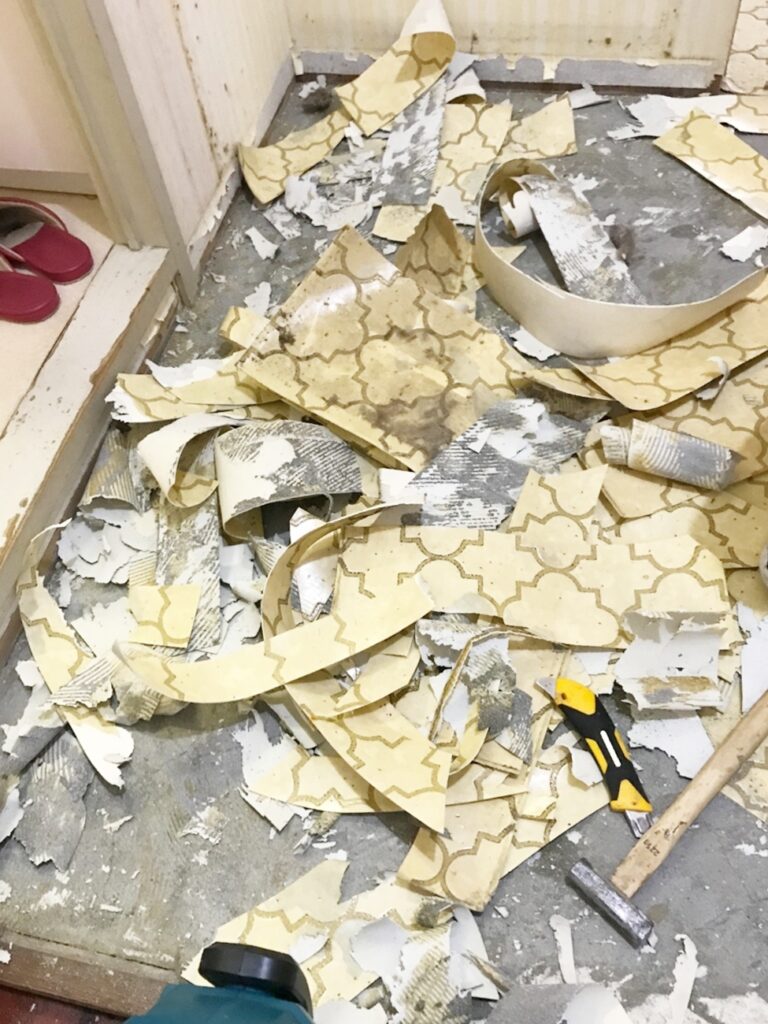 床ｸｯｼｮﾝﾌﾛｱを剥がしました。