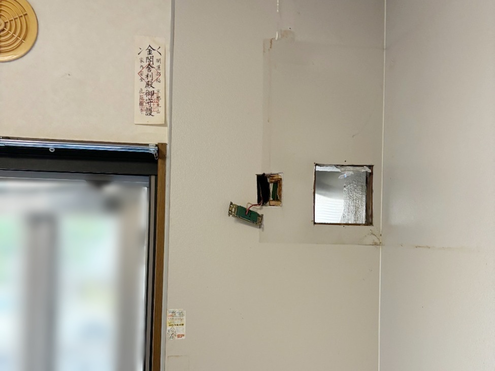 換気扇を解体・撤去しました。