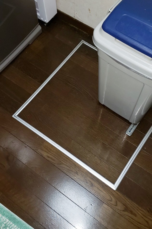 床下収納庫も交換します。