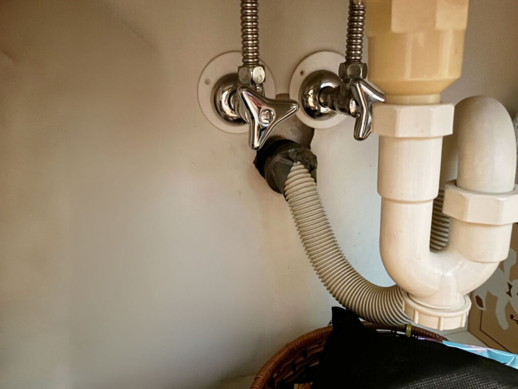 ｷｯﾁﾝと同じく、排水管の一部がｼﾞｬﾊﾞﾗﾎｰｽになっていました。