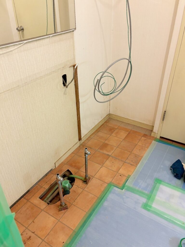 洗面台を撤去しました。