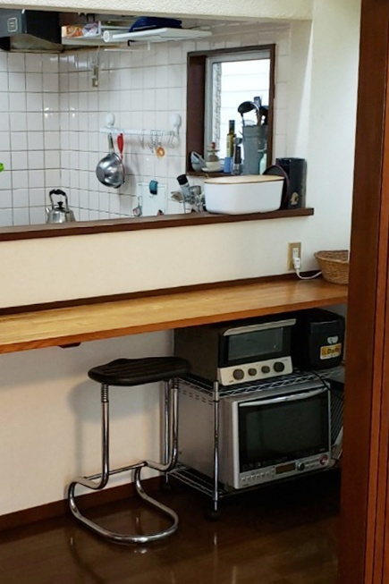 家電を収納するｽﾍﾟｰｽがｷｯﾁﾝ内になく、ｶｳﾝﾀｰ下に置かれていました。