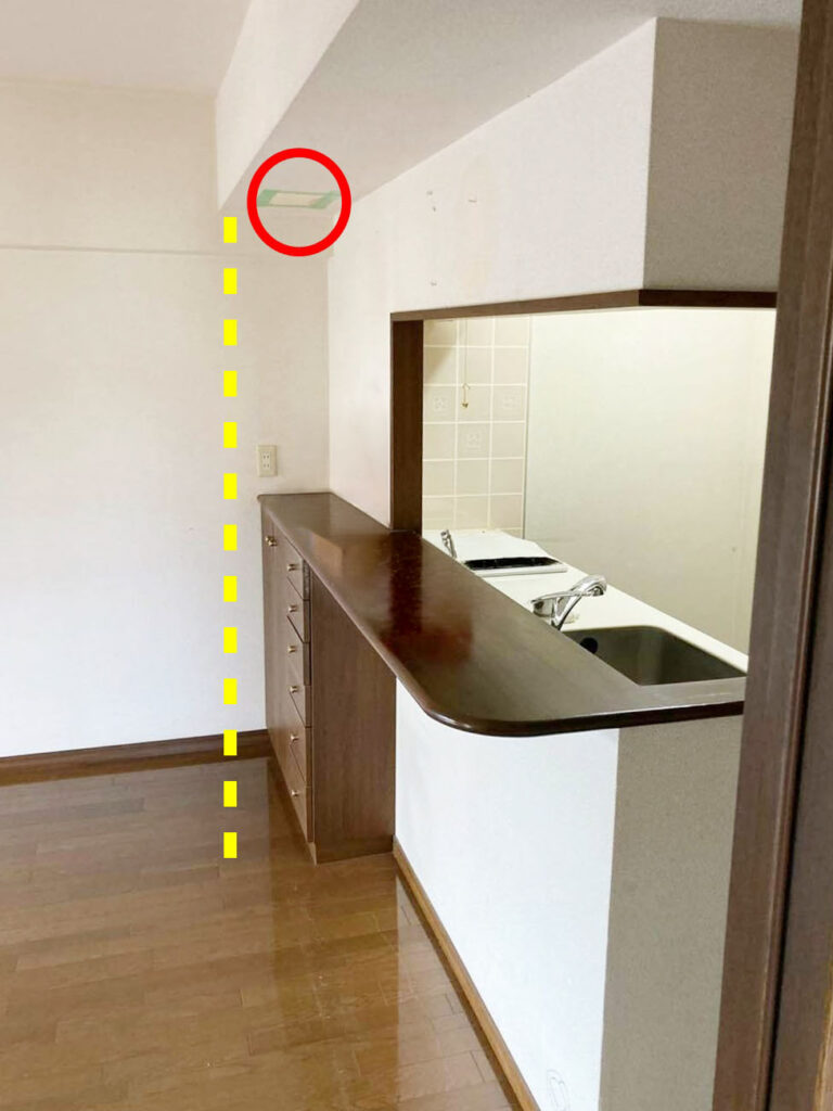 黄色の点線の位置までｷｯﾁﾝを拡張します。工事前に赤丸の位置を開口し、ﾀﾞｸﾄの確認をさせて頂きました。