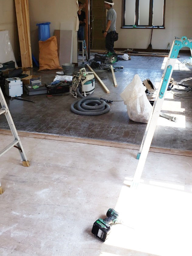 和室の畳撤去。