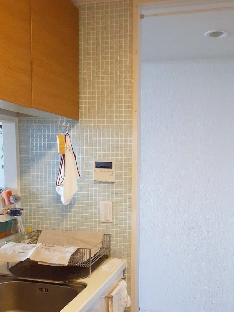 壁面のﾀｲﾙはそのまま残します。