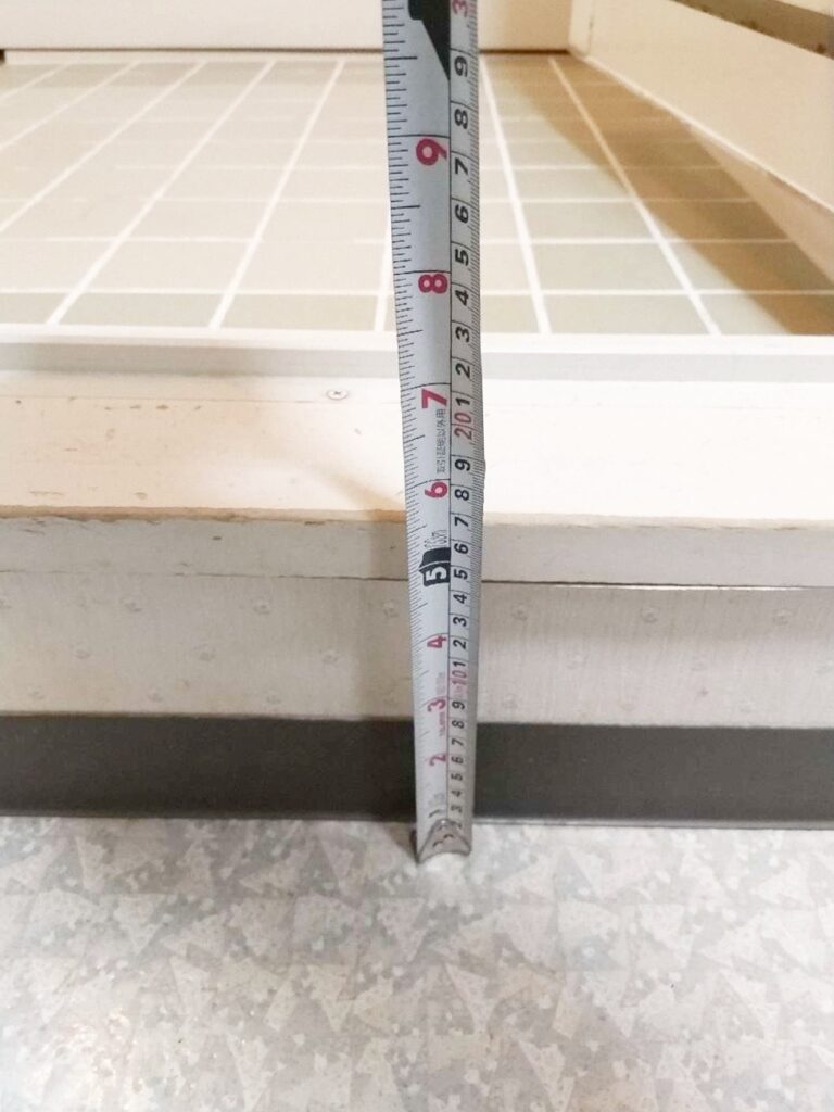 洗面所との出入口の段差は約17㎝ありました。