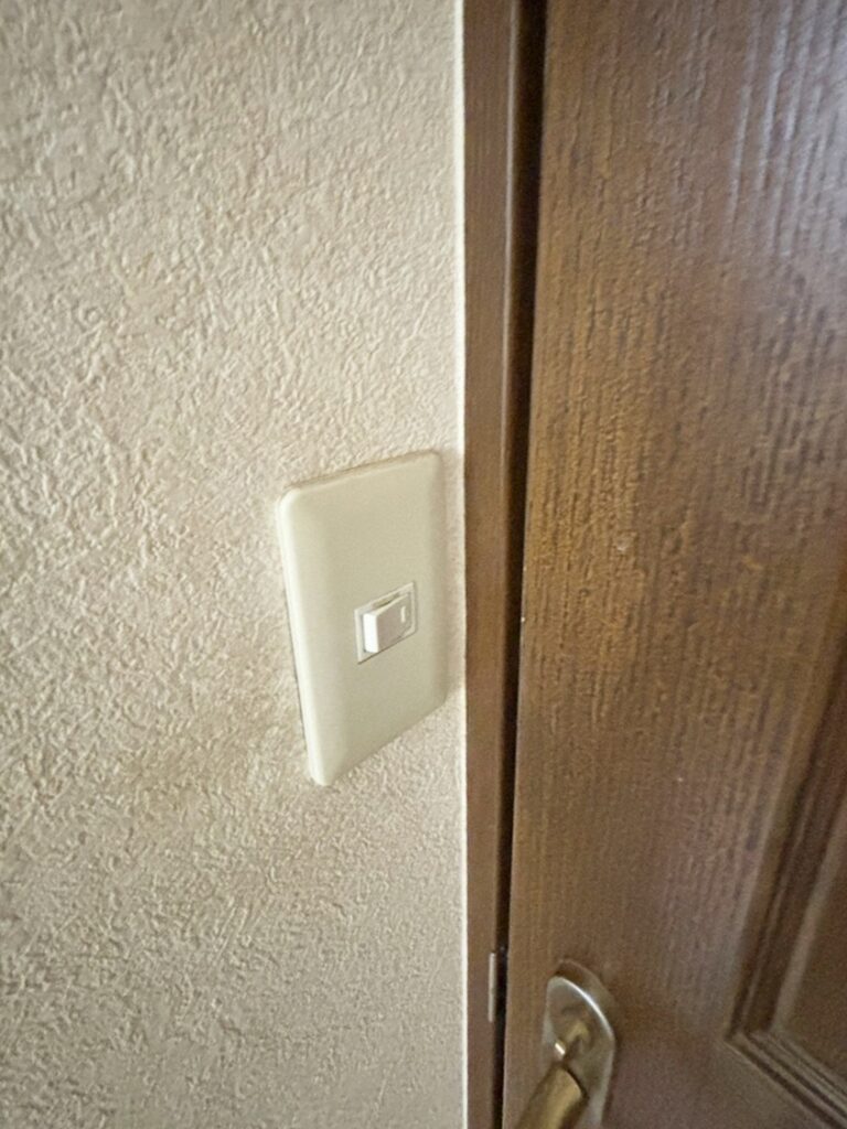 ｽｲｯﾁを取り替えます。