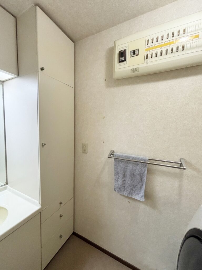 ﾄｰﾙｷｬﾋﾞﾈｯﾄを取り替えます。