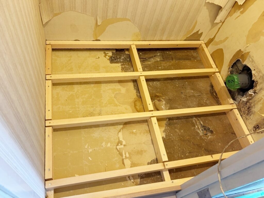 床下地作成中。
