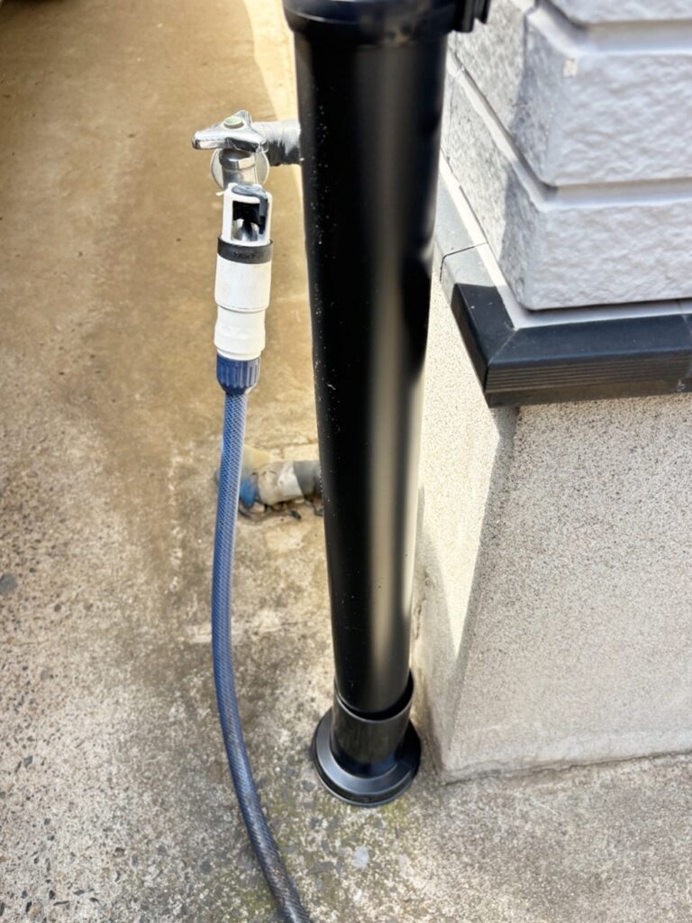 雨樋を取り替えました。根元もきちんとはまり、安心です。