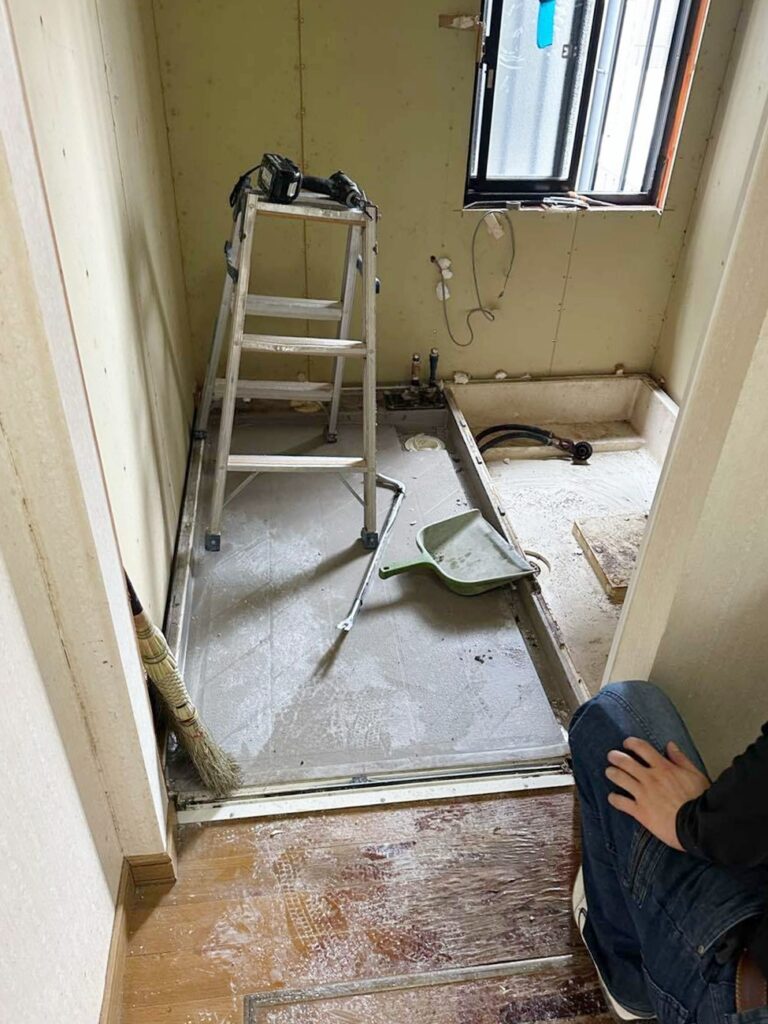 既存ﾕﾆｯﾄﾊﾞｽ解体。