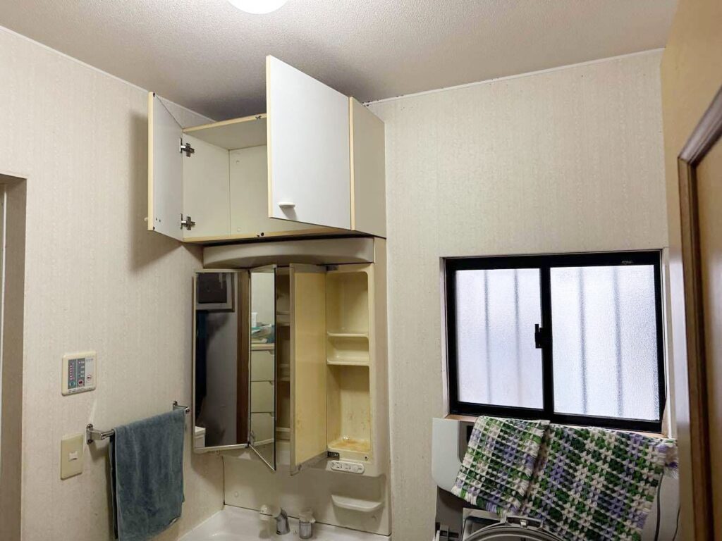 洗面台上部の収納は背が高くなかなか使う機会がありませんでした。