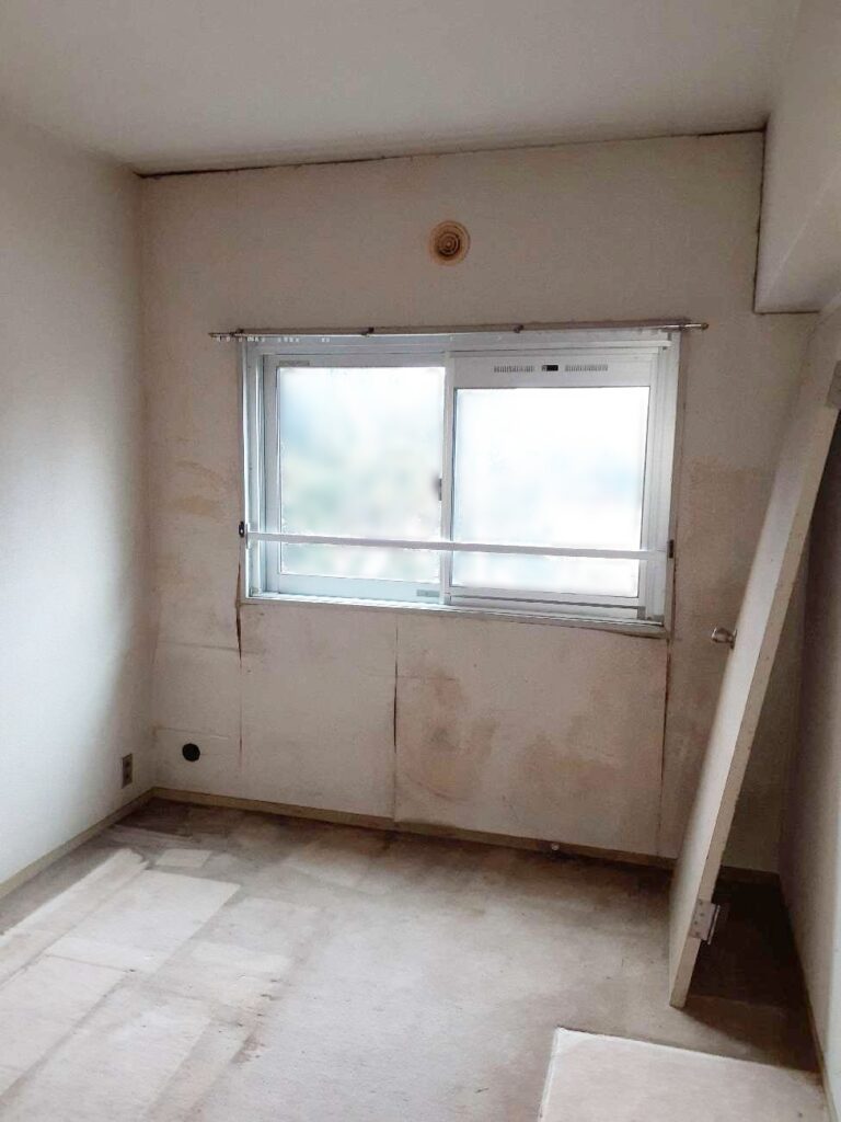 洋室の1つは子供部屋に。ｶｰﾍﾟｯﾄからﾌﾛｰﾘﾝｸﾞに張り替えます。