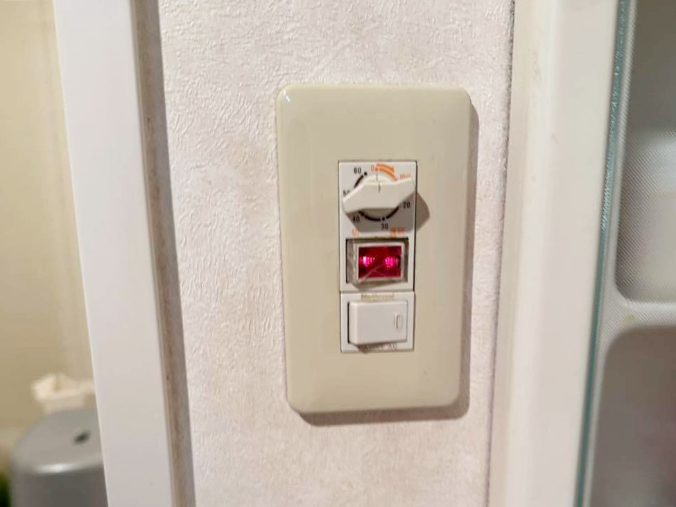 ｽｲｯﾁも取り替えます。
