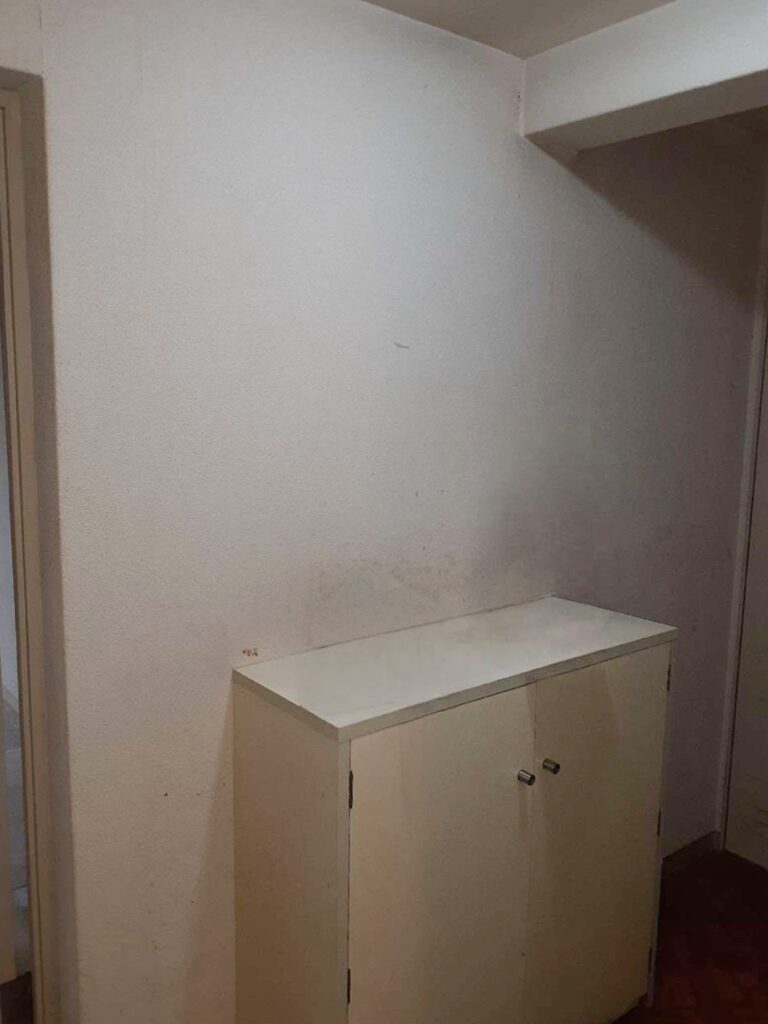 玄関収納は取り替えます。